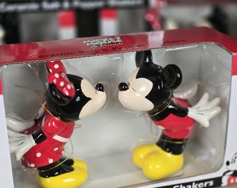 Juego de saleros y pimenteros con personajes de Disney: Pareja de Mickey Mouse y Minnie Mouse, Winnie the Pooh y Star Wars. Decoración de cocina y regalo de cerámica.