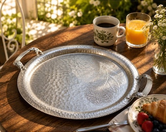 Vintage Continental Handgemachtes Silverlook Serviertablett | Floral gehämmert