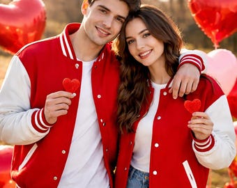 Ästhetisches Valentinstag Paar Varsity Jacken | Passende Letterman Outfits Varsity Happy Valentine’s Day Unisex Valentinstag Geschenk für Ihn Sie