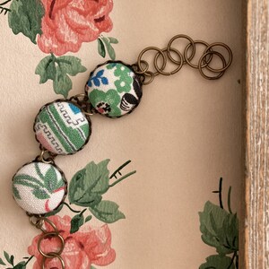 vintage feedsack bracelet, textile  bracelet, floral, retro  bracelet, repurposed textile jewelry, mod pattern bracelet, feed sack jewelry