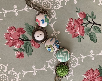 vintage feed sack covered button bracelet, vintage button bracelet, feed sack jewelry, floral cabochon bracelet