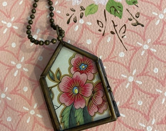 necklace with flower and pearls made in Italy. handmade created with vintage tin box Necklace with hard stones and daisy