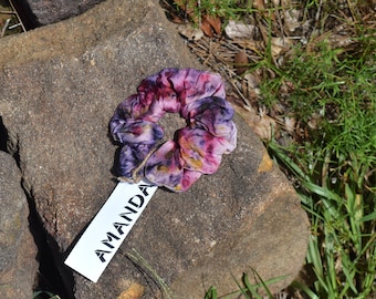 Zijden haarscrunchie, plantaardig geverfd haarelastiekje, moerbeizijde geverfd met bloemen