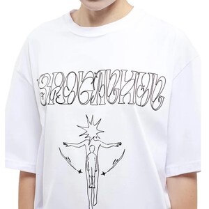Loose Graphic Shirt | Oversized Short Sleeve Top | Daily Wear | Y2K Streetwear Style

Oversized graphic T-shirt with front and back prints, loose fit design, and Y2K streetwear style for casual everyday wear.