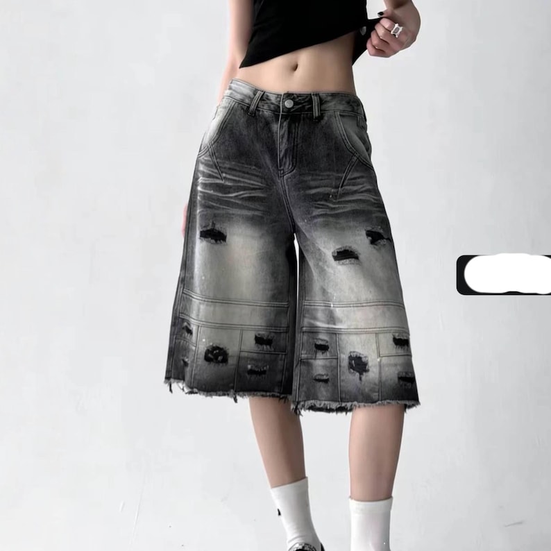 Distressed Denim Short | Wide Leg Cropped Jeans | Daily Wear | Y2K Streetwear Style

Distressed wide leg cropped denim culottes with washed Y2K streetwear style