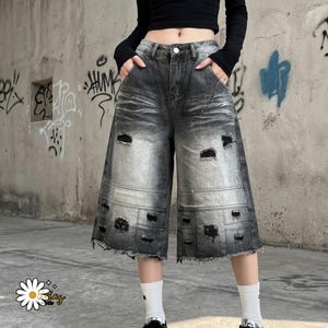 Distressed Denim Short | Wide Leg Cropped Jeans | Daily Wear | Y2K Streetwear Style

Distressed wide leg cropped denim culottes with washed Y2K streetwear style