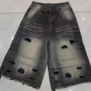 Distressed Denim Short | Wide Leg Cropped Jeans | Daily Wear | Y2K Streetwear Style

Distressed wide leg cropped denim culottes with washed Y2K streetwear style