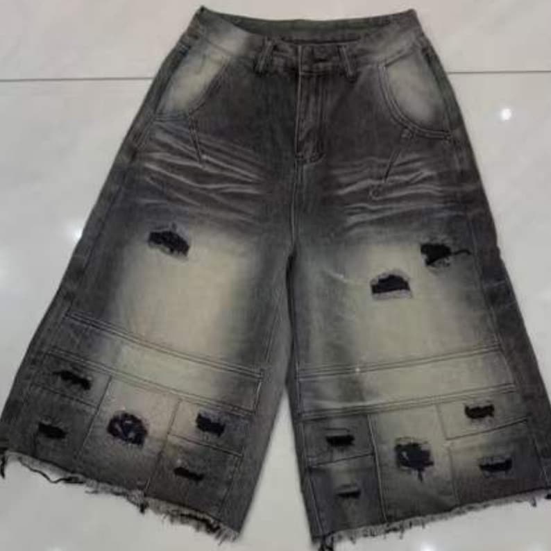 Distressed Denim Short | Wide Leg Cropped Jeans | Daily Wear | Y2K Streetwear Style

Distressed wide leg cropped denim culottes with washed Y2K streetwear style