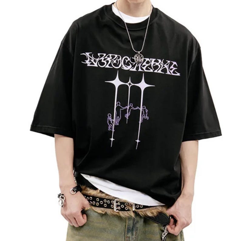 Loose Graphic Shirt | Oversized Short Sleeve Top | Daily Wear | Y2K Streetwear Style

Oversized graphic T-shirt with front and back prints, loose fit design, and Y2K streetwear style for casual everyday wear.