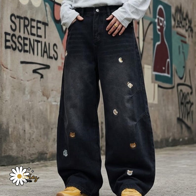 Graphic Baggy Jeans | Denim Wide Leg Pants | Daily Wear | Kawaii Streetwear Style

Light wash embroidered jeans with cute baggy streetwear fit