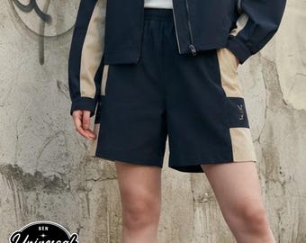 Pantaloncini sportivi blu navy / Fondo plissettato con striscia laterale / Abbigliamento sportivo / Vestibilità dritta e ampia