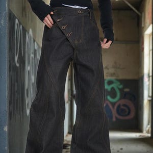 Dark Flared Jeans | High Waist Denim Pants | Daily Outfit | Retro Streetwear Style

Dark flared jeans with high waist retro streetwear style