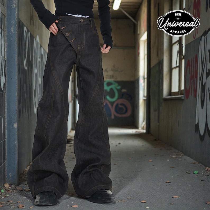 Dark Flared Jeans | High Waist Denim Pants | Daily Outfit | Retro Streetwear Style

Dark flared jeans with high waist retro streetwear style