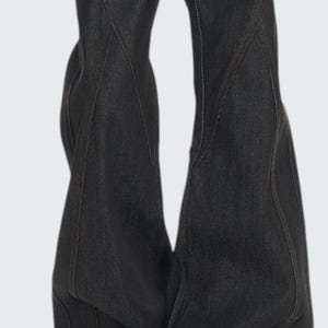 Dark Flared Jeans | High Waist Denim Pants | Daily Outfit | Retro Streetwear Style

Dark flared jeans with high waist retro streetwear style