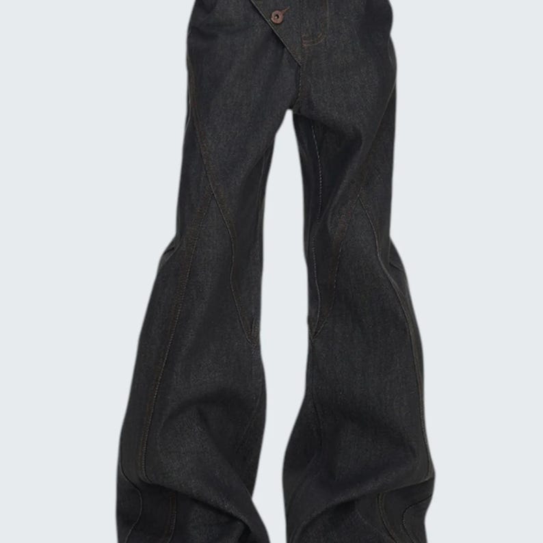 Dark Flared Jeans | High Waist Denim Pants | Daily Outfit | Retro Streetwear Style

Dark flared jeans with high waist retro streetwear style