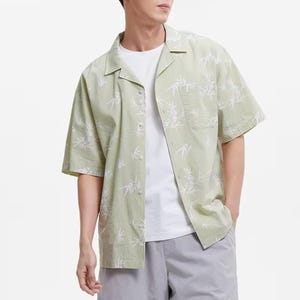 Men’s Short Sleeve Button-Up Shirt – Casual Relaxed Fit Top Modern Streetwear

Men casual button shirt