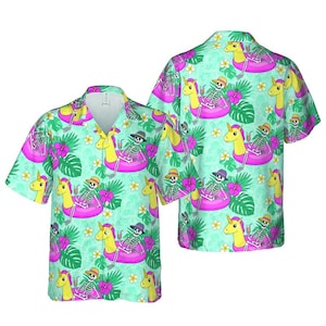 Camisa hawaiana de manga corta con diseño de esqueletos con sombrero, unicornios flotando en la piscina, con estampado botánico hawaiano.
