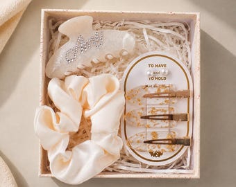Personalized Bridesmaid Gift Box Set, Custom Hair Claw Clip, Satin Scrunchie, Pearl Earrings, Maid of Honor Proposal Gift, Gift for Her