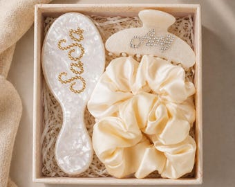 Custom Bridesmaid Gift Box Set, Personalized Hair Brush Claw Clip Scrunchie Pearl Earrings, Wedding Party Birthday Spa Gift for Her