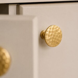 Gehämmerter Messing-Schrankknopf, runder Möbelknauf, moderne Möbelbeschläge