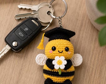 Graduation Bee Crochet Keychain, Handmade Bumble Bee Amigurumi, Daisy Flower Bag Charm, Cute Graduate Gift, Kawaii Plush Charm