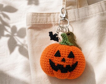 Gehäkelter Kürbis Schlüsselanhänger, Halloween Laterne Taschenanhänger, handgemachter Amigurumi Kürbis, niedliches Herbst Geschenk