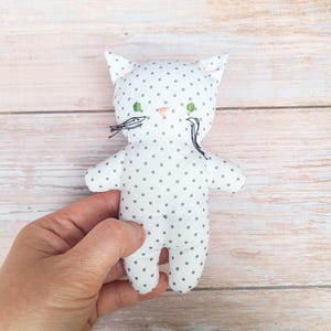 cat sewing pattern, 16 cm (6,5") tall plushie with a sleeping bag