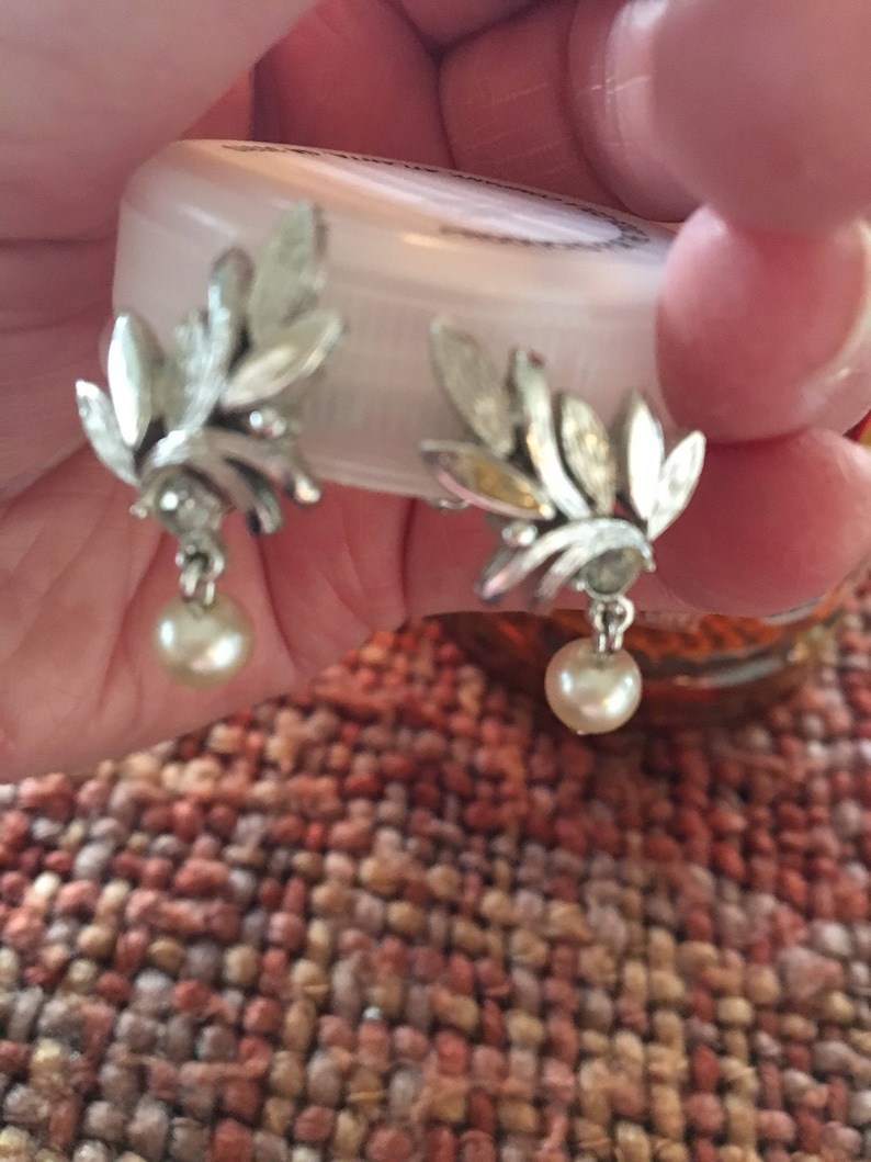 Beautiful Avon Dangle Pearl Silver Tone Earrings