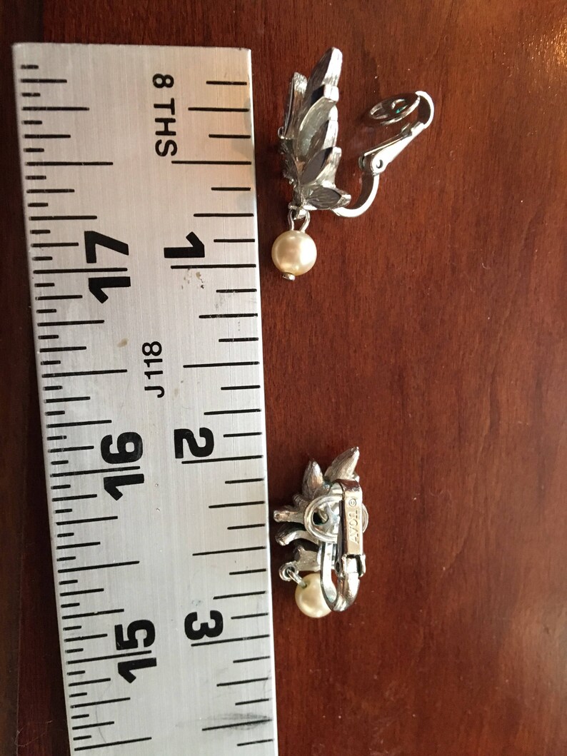 Beautiful Avon Dangle Pearl Silver Tone Earrings