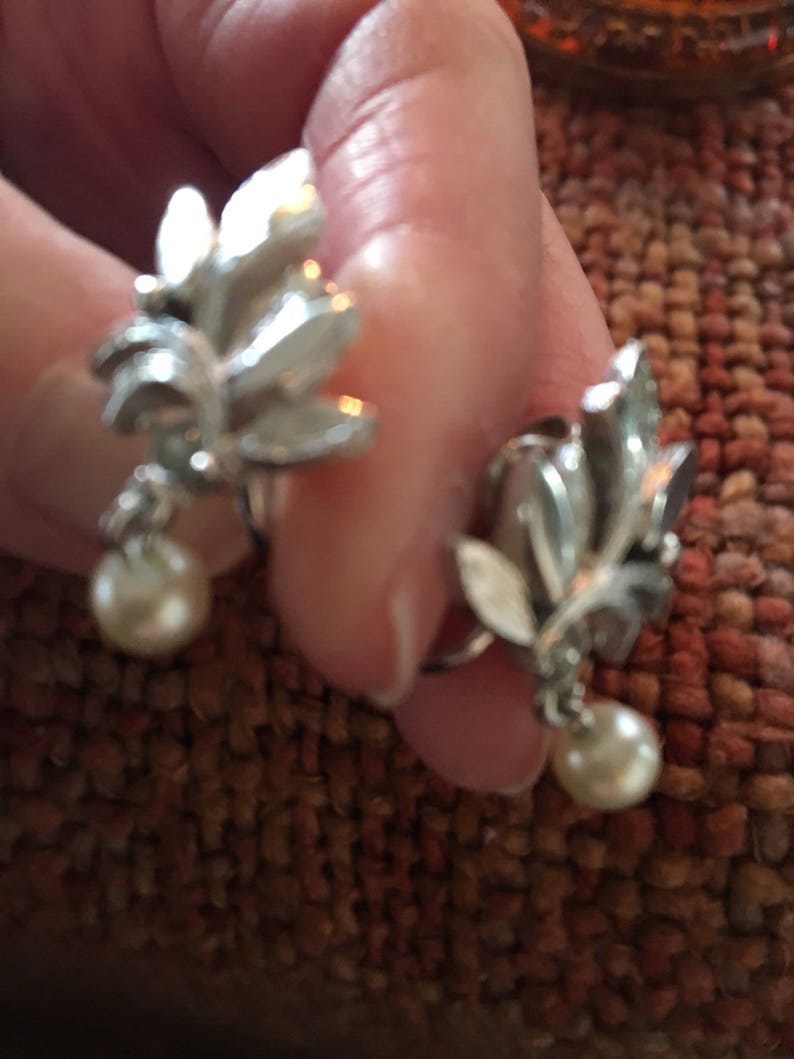 Beautiful Avon Dangle Pearl Silver Tone Earrings