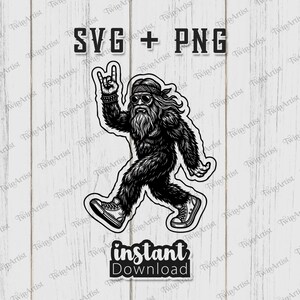 Könnte beinhalten: Schwarz-weiße Grafik eines Bigfoot-Charakters mit Sonnenbrille, Bandana und Turnschuhen, der eine Rock'n'Roll-Handgeste macht. Das Bild enthält den Text "SVG + PNG" und "instant Download".