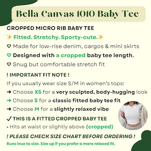 Pu&ograve; includere: T-shirt corto bianco da bambino di Bella Canvas 1010. La maglietta &egrave; aderente, elastica e sportiva. La maglietta &egrave; progettata con una lunghezza corta ed &egrave; realizzata per jeans a vita bassa, pantaloni cargo e minigonne. La maglietta ha una vestibilit&agrave; elasticizzata aderente ma confortevole.