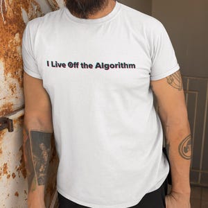 Ik leef van het algoritme T Shirt | T-shirt met minimalistische tekst