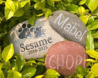 Piedra conmemorativa personalizada para mascotas, guijarro conmemorativo con huella de pata de perro personalizado, homenaje grabado para gatos, monumento conmemorativo de piedra de río natural, recuerdo de mascotas