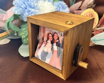 Caja de animación de flipbook de fotos personalizada, libro de fotos de madera personalizado con luz, caja de fotos con manivela, regalos creativos de aniversario para ella