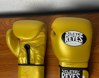 Guantes de boxeo Cleto Reyes con cierre de velcro, color dorado, de cuero genuino de vaca, ideales para entrenamiento y sparring.
