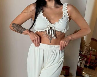 Pyjamaset met crop top met ruches en wijde broek, nachtset met flared broek, romantische loungeset voor dames