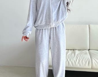 Conjunto de chándal deportivo de terciopelo para mujer, sudadera con capucha extragrande con cremallera y pantalón holgado, ropa de estar por casa suave y cómoda, fabricado en Ucrania.