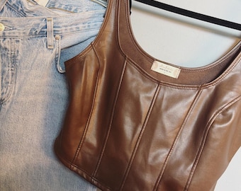 Top corsé de cuero vegano Altar’d State, color marrón chocolate, estilo bustier, minimalista, ajustado / talla pequeña