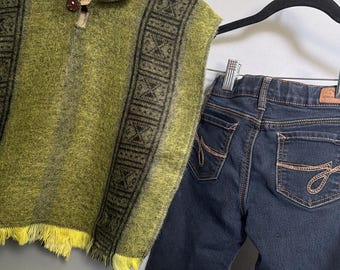 Artisan Kapuzen Poncho & Jordache Bermuda Shorts Set | Kinder Größe 5-6