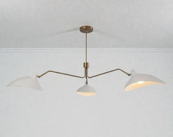 Lampadario in ottone moderno di metà secolo / Paralumi curvi bianchi Sputnik, plafoniera da soffitto semi-incassata