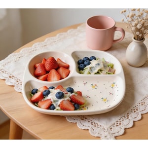 Assiette en céramique personnalisée à 3 compartiments | Petits motifs floraux, portions contrôlées pour la salle à manger