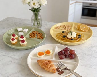 Prato dividido em cerâmica com 3 compartimentos personalizáveis, bandeja para controle de porções para refeições, ideal para café da manhã e lanches, auxiliando na perda de peso.