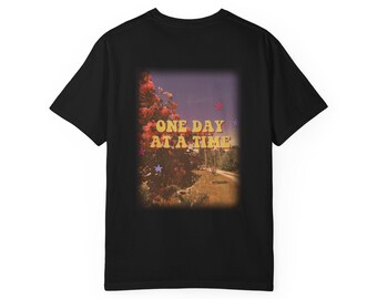 Camiseta "Un día a la vez" | Diseño floral retro de carretera