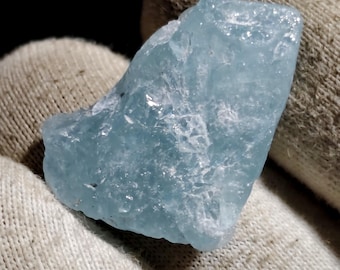 AGUAMARINA EN BRUTO, Aguamarina natural en bruto de minas africanas, Aguamarina preciosa en bruto sin tratar, Piedra preciosa mineral en bruto, 22 x 19 mm - 19 quilates
