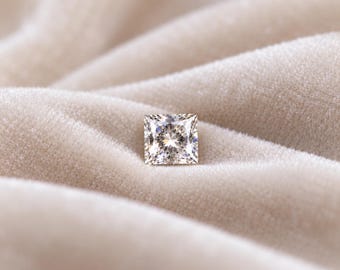Diamant blanc certifié exceptionnel de 0,75 carat | Pureté VVS1 | Taille carrée brillant à facettes | Qualité AAA | Pierre précieuse de luxe 5 x 5 mm pour la joaillerie