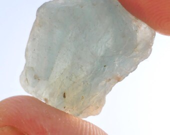 AAA Aquamarine Rough Gemstone Natural African Mines Aquamarine Raw Loose Precious Aquamarine Raw Crystal Loose Gemstone Rough,21x17mm 22 Cts