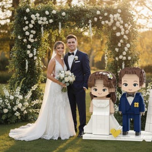 Anpassade tegelparfigurer med graverad ram: Personlig byggklosspresent, Brick Me-figur, Bröllops- och årsdagsklosskonst