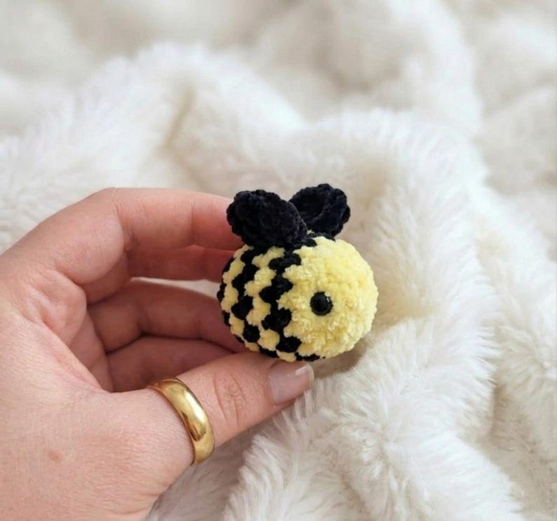 Mini Bee Crochet Pattern, Easy Amigurumi Toy Instructions - Etsy