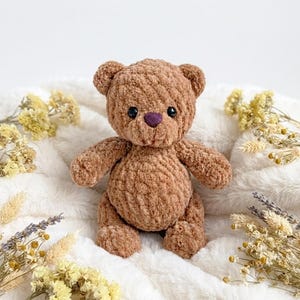 Virkmönster för amigurumi-nalle, handledning för liten plyschnyckelring, gosedjur i PDF-format